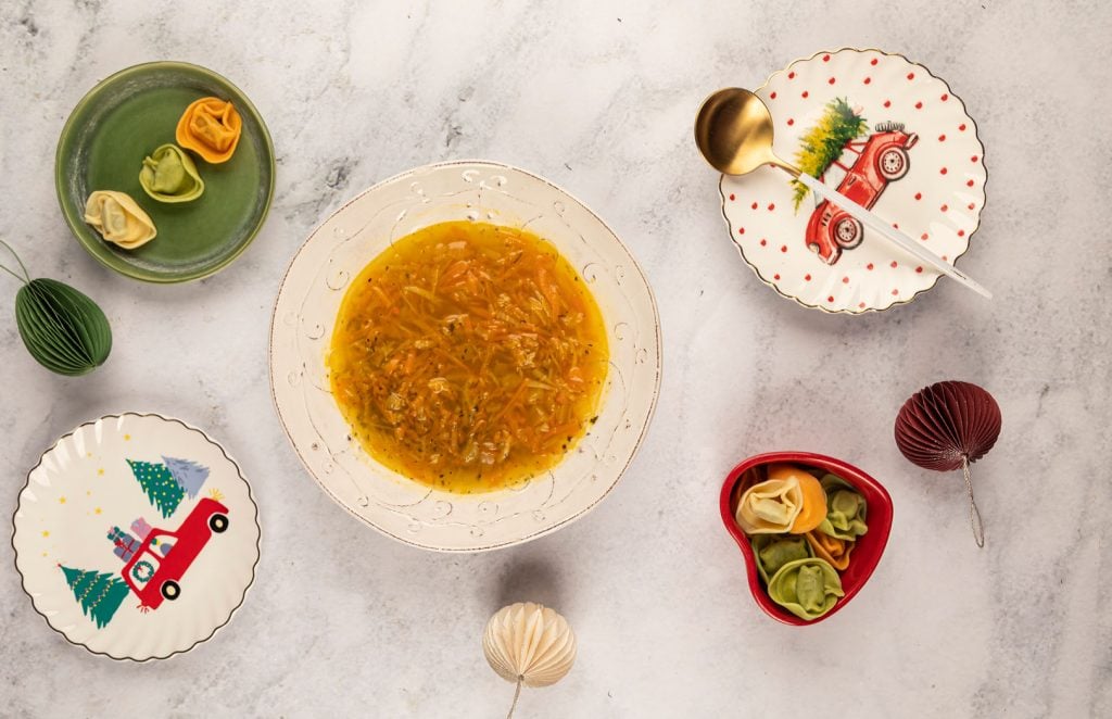 Włoski rosół z koperkiem i tortellini